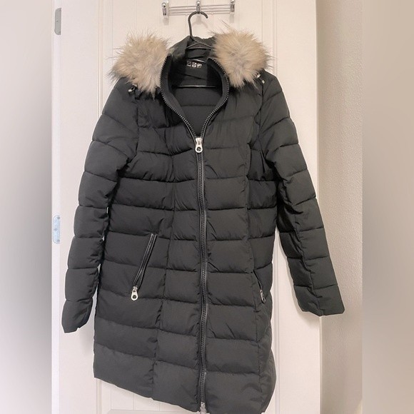 Women's Stretch Faux-Fur Trim Hooded Puffer Coat - Laundry by Shelly Segal - Picture 3 of 8